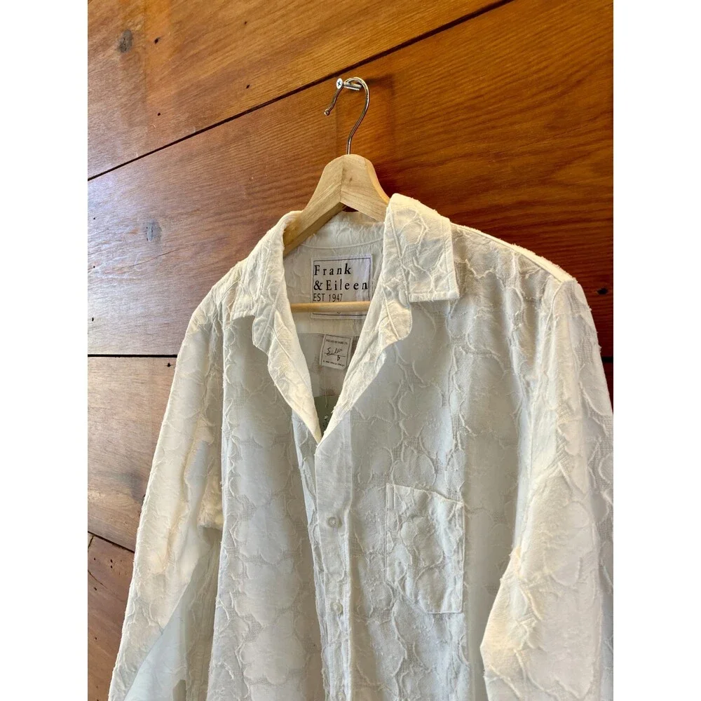 Frank & Eileen White Floral Textured 'Eileen' Button Up Shirt - Size M - 4427SC